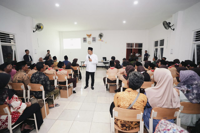 Gus Ipul disambut puisi dan pidato Bahasa Inggris siswa Sekolah Rakyat di Mojokerto. Foto: Kemensos RI