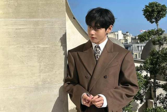 Tampilan Kim Taehyung di Paris Fashion Week untuk show Celine. Foto: Instagram @thv
