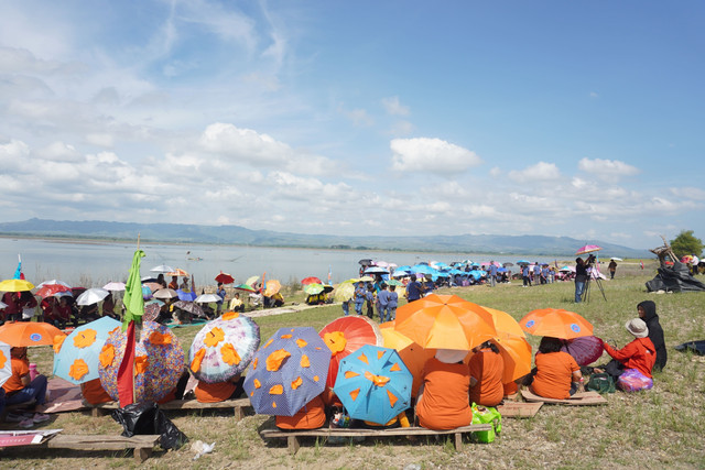 Suasana ibadah alam GKJ Baturetno di tepian Waduk Gajah Mungkur, Dusun Wotan, Boto, Baturetno. Foto: Vicka Rumanti.
