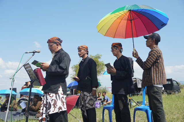 Pendeta Emeritus Darsono Eko Nugroho, Pendeta Dian Sunu Prakoso, dan Pendeta Filo Yustikarno Kristya Persada. Foto: Vicka Rumanti.