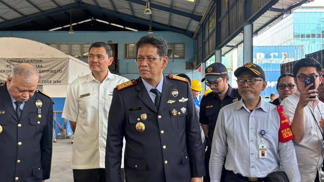Menteri Keuangan Purbaya Yudhi Sadewa di Pelabuhan Tanjung Priok, Senin (13/10/2025). Foto: Ave Airiza Gunanto/kumparan