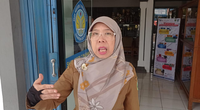 Kepala Program Studi (Kaprodi) Teknik Sepeda Motor (TSM), Maya Handayani saat ditemui di SMK 7 Palembang. Foto : Abdullah Toriq/Urban Id