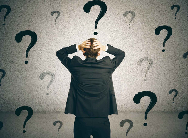 Ilustrasi direktur bingung. Sumber : canva.com (peshkov via getty image)