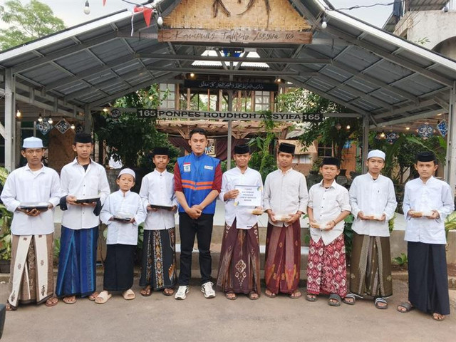 Berbagi Paket Jumat Berkah sebanyak 337 Paket untuk 6 titik lokasi distribusi di Bogor (Sumber : DT Peduli)
