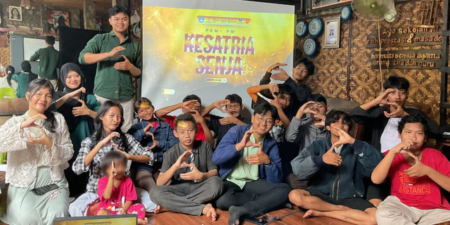 Kesatria Senja: Tim PKM IPB Tumbuhkan Percaya Diri Anak Jalanan di Cibinong