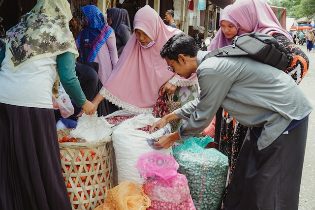Ilustrasi untuk SIKS NG BPNT 2025 kapan cair. Foto: Unsplash/Umar ben