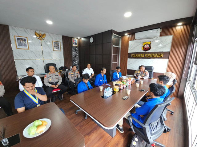 Pengurus Cabang Pergerakan Mahasiswa Islam Indonesia (PMII) Kota Pontianak melakukan audiensi ke Polresta Pontianak. Foto: Dok. Istimewa