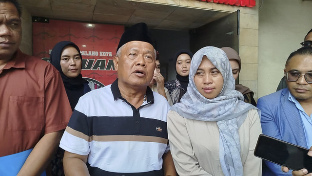 Yai Mim dan istrinya, Rosyida Vignezvari, saat menjalani pemeriksaan di Polresta Malang Kota. Foto: Dok. Istimewa