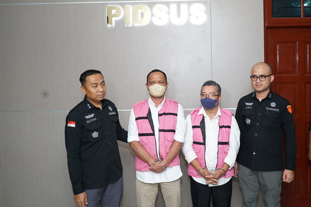 Dua Kepala BPN Sumut dan Deli Serdang ditahan atas dugaan korupsi, Medan, Selasa (14/10/2025). Foto: Kejati Sumut