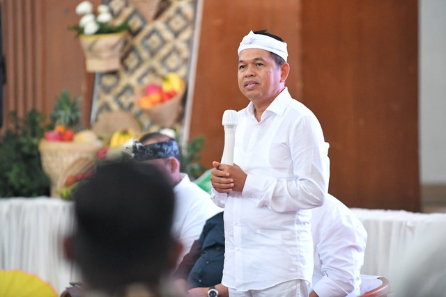 Gubernur Jawa Barat Dedi Mulyadi menghadiri Rapat Koordinasi (Rakor) Ketenagakerjaan di Gedung Sigrong Bale Sri Baduga, Kabupaten Purwakarta, Selasa (14/10/2025). Foto: Pemprov Jawa Barat
