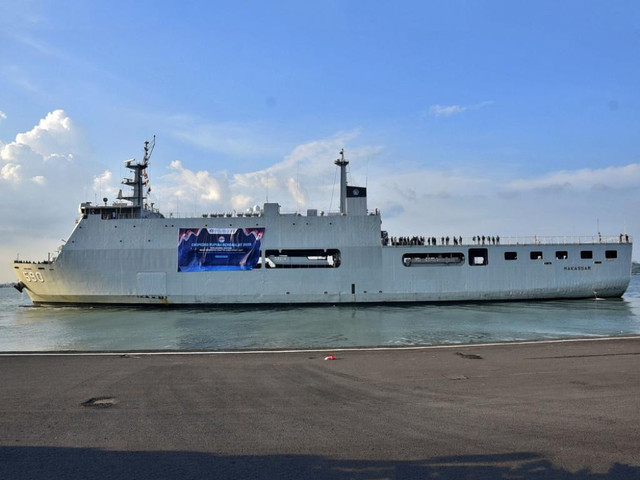 KRI  Makassar (590) menjalankan misi Ekspedisi Rupiah Berdaulat (ERB) di Jawa Timur. Foto: Dispen Koarmada 2