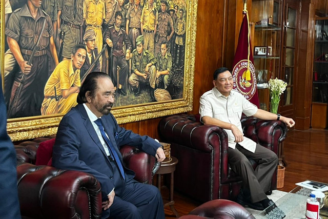 Ketua Umum Partai Nasdem Surya Paloh bertemu Menteri Pertahanan Sjafrie Sjamsoeddin di Kantor Kementerian Pertahanan, Jakarta Pusat, Rabu (15/10/2025). Foto: Rayyan Farhansyah/kumparan