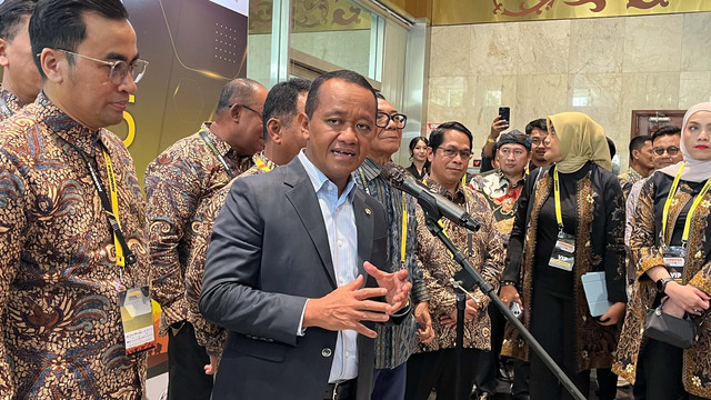 Menteri Energi dan Sumber Daya Mineral (ESDM), Bahlil Lahadalia, usai Minerba Convex 2025, Rabu (15/10/2025). Foto: Fariza Rizky Ananda/kumparan