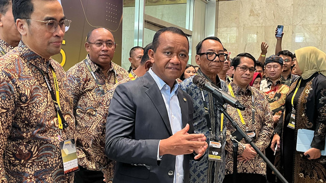 Menteri Energi dan Sumber Daya Mineral (ESDM), Bahlil Lahadalia, usai Minerba Convex 2025, Rabu (15/10/2025). Foto: Fariza Rizky Ananda/kumparan