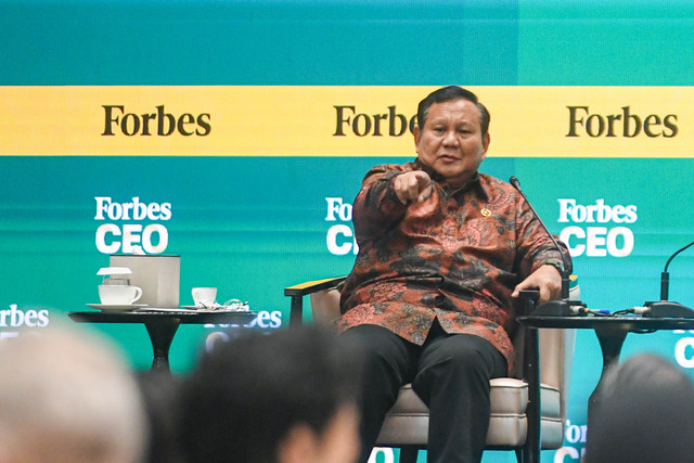 Presiden Prabowo Subianto menyampikan paparannya pada Forbes Global CEO Conference 2025 di  Jakarta, Rabu (15/10/2025). Foto: Muhammad Adimaja/ANTARA FOTO