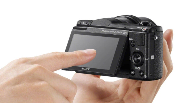 Ilustrasi cara update firmware kamera Sony. Foto: Sony