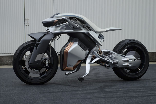Motor konsep Yamaha Motoroid2 dengan teknologi self-balance dipajang di Yamaha Motor Headquarters Innovation Center, Shizuoka, Jepang.  Foto: Sena Pratama/kumparan