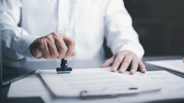 Stabilkan finansial dengan ORI028 BRI. Foto: Shutterstock