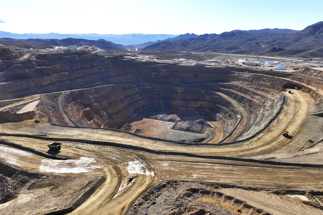 Ilustrasi tambang mineral. Foto: Shutterstock