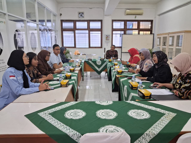 Perwakilan dari Kemensetneg ditemui kepala SPPG UNISA Yogyakarta