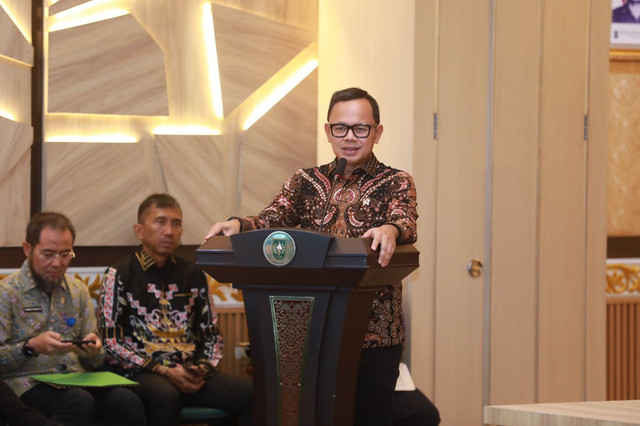 Rakor Wamendagri dan Pemprov Riau di Kantor Gubernur Riau, Kota Pekanbaru, Kamis (16/10) Foto: Dok. Kemendagri