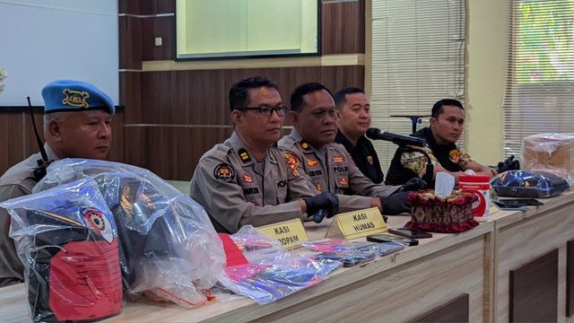 Kepolisian Resor (Polres) Lombok Barat merilis kasus pembunuhan Brigadir Esco Faska Rely. Foto: Dok. Istimewa