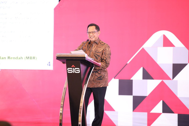 Menteri Dalam Negeri (Mendagri) Muhammad Tito Karnavian di acara Sosialisasi Program Kredit Usaha Rakyat (KUR) Perumahan dan Fasilitas Likuiditas Pembiayaan Perumahan (FLPP) di Ballroom Shangri-La Hotel, Kota Surabaya, Jawa Timur, Kamis (16/10/2025). Foto: Kemendag RI