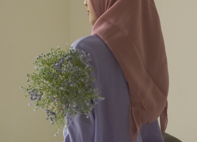 Ilustrasi profil dan biodata Julia Prastini. Foto: Unsplash.com/Eldo Rafael