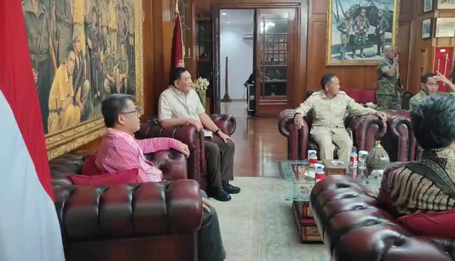 Menhan, Sjafrie Sjamsoeddin bertemu dengan elite PKS di Kantor Kemhan, Jakpus pada Jumat (17/10). Foto: Abid Raihan/kumparan