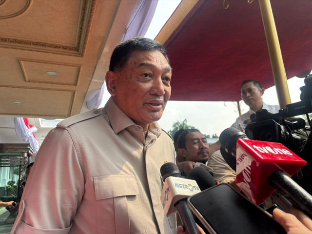 Menhan Sjafrie Sjamsoeddin (kanan) dan Ketua Majelis Syuro PKS Sohibul Iman (kiri) di Kantor Kemhan, Jakpus pada Jumat (17/10). Foto: Abid Raihan/kumparan