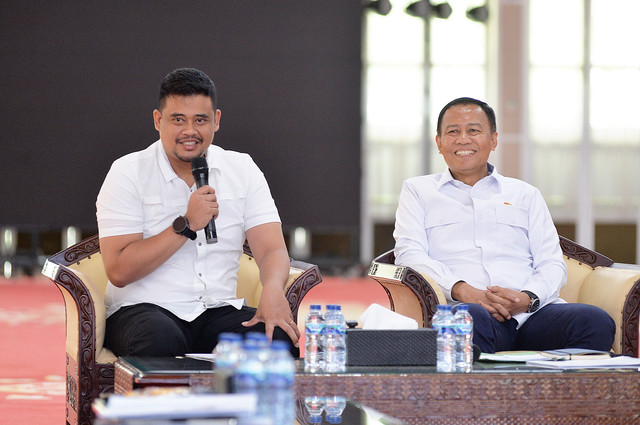 Gubernur Sumatera Utara (Sumut) Bobby Nasution melakukan pertemuan dengan Direktur Jenderal Perhubungan Darat Kementerian Perhubungan Aan Suhanan terkait Bus Rapid Transit (BRT) Mebidang (Medan-Binjai-Deliserdang) di Aula Tengku Rizal Nurdin. Foto: Dok. Istimewa