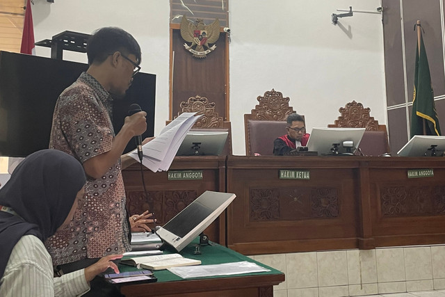 Sidang perdana gugatan praperadilan Direktur Lokataru Foundation, Delpedro Marhaen, melawan Polda Metro Jaya, di PN Jakarta Selatan, Jumat (17/10/2025). Foto: Fadhil Pramudya/kumparan.
