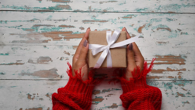 Ilustrasi Cara Mengirim Virtual Gift DA7, Foto:Unsplash/Getty Images