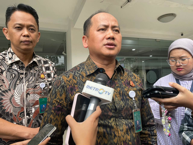 Kapuspenkum Kejagung, Anang Supriatna, saat diwawancarai wartawan di Gedung Kejagung, Jakarta, Jumat (17/10/2025). Foto: Fadhil Pramudya/kumparan