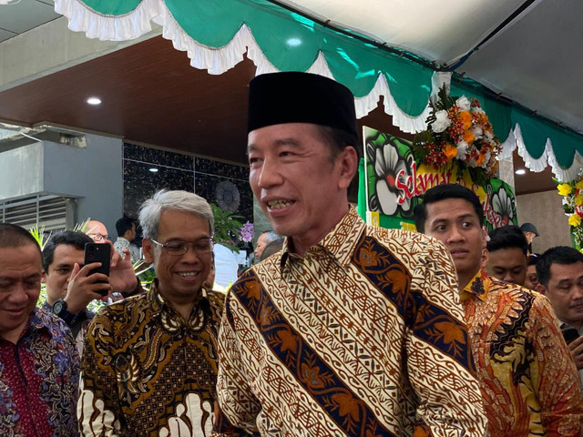 Presiden ke-7 RI, Joko Widodo hadir dalam Rapat Senat Terbuka Dies Natalis ke-62 Fakultas Kehutanan UGM, Jumat (17/10). Foto: Pandangan Jogja/Resti Damayanti