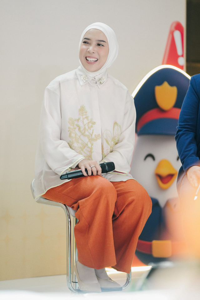 Presenter dan komedian Fitri Tropica dalam acara Peluncuran Buku AMAN Shopee di Jakarta, Rabu (15/10/2025). Foto: Dok. Istimewa