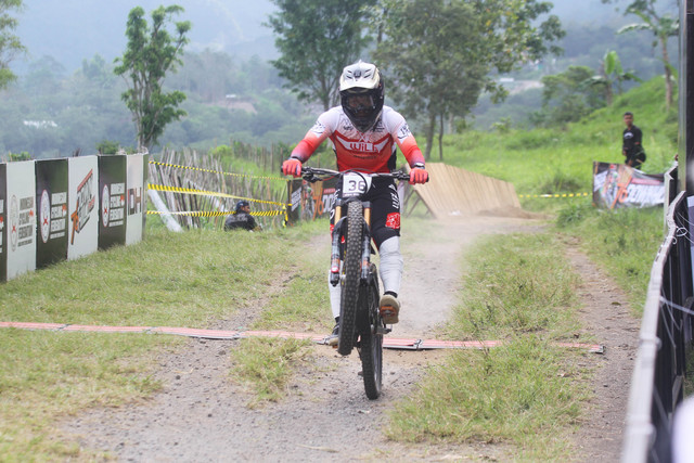 Putaran final kejuaraan 76 Indonesian Downhill (IDH) 2025 di Klemuk Bike Park, Batu, Jawa Timur. Foto: 76 Indonesian Downhill