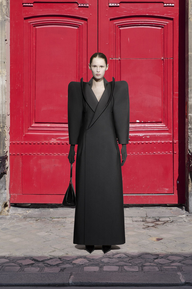Peragaan Balenciaga Haute Couture Fall/Winter 2025-2026. Foto: Balenciaga