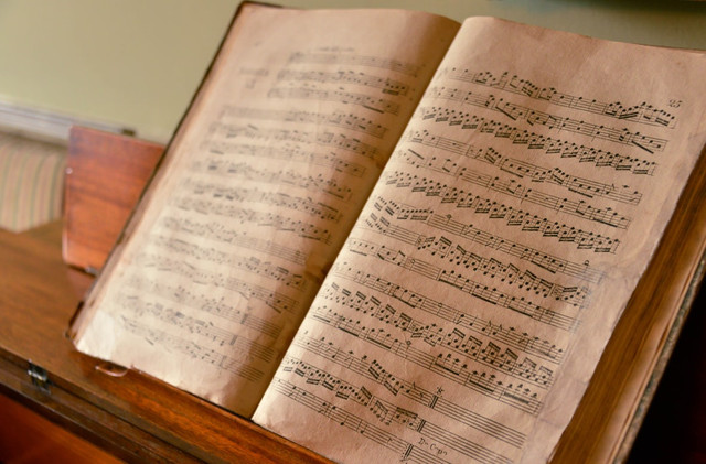 ilustrasi Makna Lagu A Sorrowful Reunion. Unsplash/veea