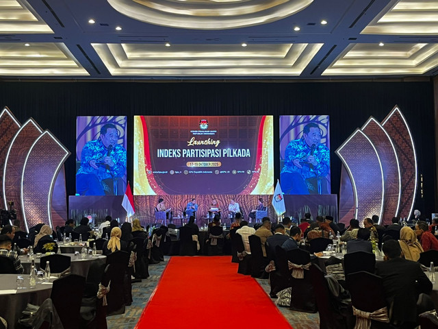 Suasana diskusi dalam acara Peluncuran Indeks Partisipasi Pilkada 2024 oleh KPU di Hotel Pullman, Jakarta Barat, Sabtu (18/10/2025). Foto: Rayyan Farhansyah/kumparan