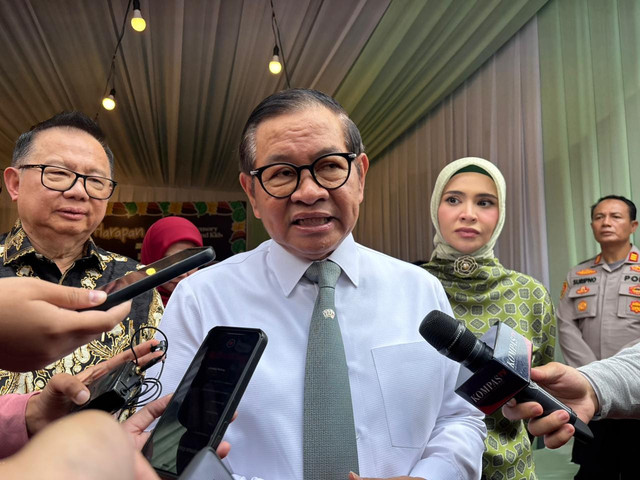 Gubernur Jakarta Pramono Anung di kawasan Jalan Pramuka, Jakarta Timur pada Sabtu (18/10). Foto: Abid Raihan/kumparan