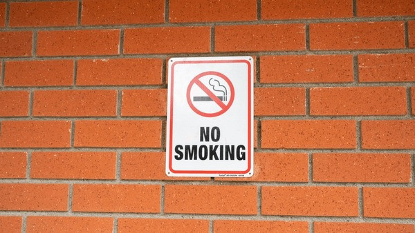 Ilustrasi larangan merokok. Foto: Shutterstock
