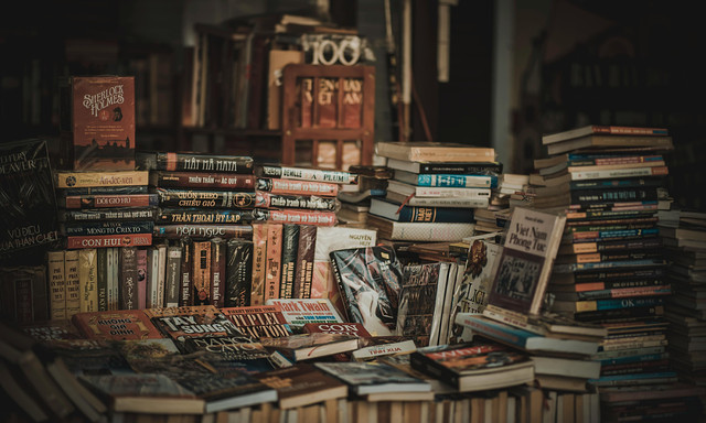 Tumpukan Buku (https://www.pexels.com)