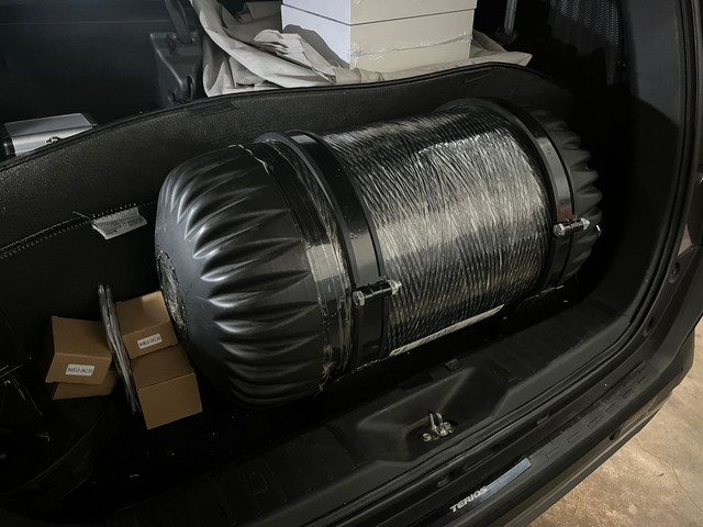 Tabung BBG ukuran 12 LPS di bagasi Daihatsu Terios. Foto: Syahrul Ghiffari/kumparan