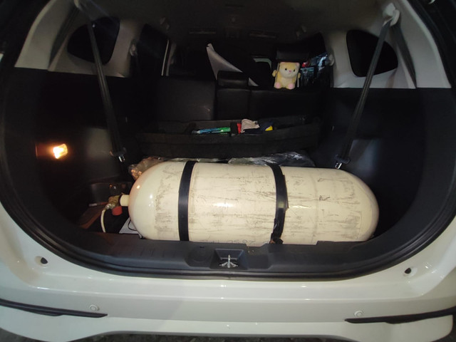 Proses konversi BBG pada Toyota Avanza oleh Komogas di bengkel SuperMekanik. Foto: Dok. Komogas