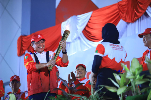 Gubernru Sumsel Herman Deru saat membuka Porprov XV Sumsel di Muba. Foto : Humas Pemprov Sumsel