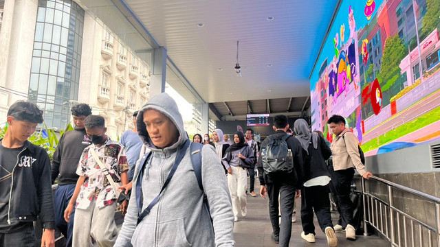 Suasana Stasiun KRL Sudirman, Jakarta Pusat, Minggu (19/10/2025). Foto: Nasywa Athifah/kumparan