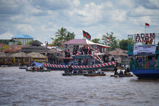 Semarak karnaval air di Masjid Jami Pontianak pada Minggu, 19 Oktober 2025. Foto: Dok. Prokopim Pemkot Pontianak
