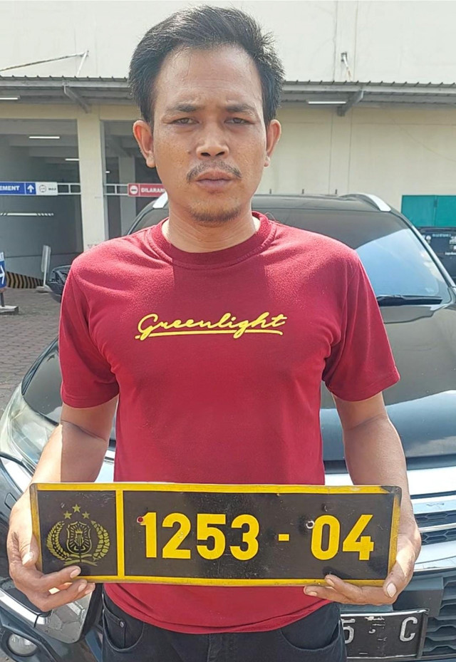 Barang bukti mobil yang menggunakan strobo di Flyover Pasupati, Kota Bandung. Foto: Dok. Istimewa