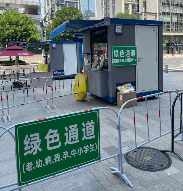 Pos pemeriksaan tes PCR gratis di Beijing. Foto koleksi pribadi.